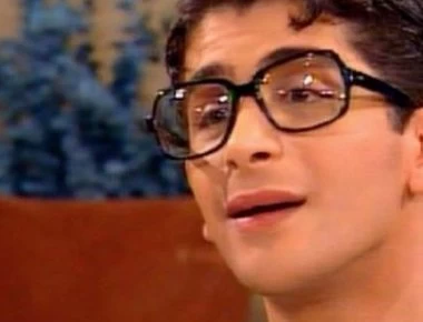 Η 17χρονη κόρη του «Ερμή» από το «Άκρως Οικογενειακόν» έγινε τραγουδίστρια και μαγεύει με τη φωνή της (βίντεο, φωτό)